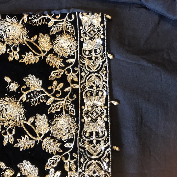 Gold embroidered Velvet Wrap.Hard2find/NWOT/Chic💕 - Picture 6 of 8
